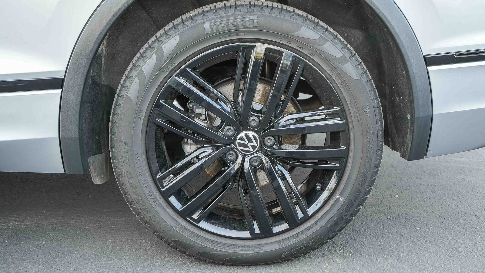Used 2022 Volkswagen Tiguan SE R-Line FWD image 10