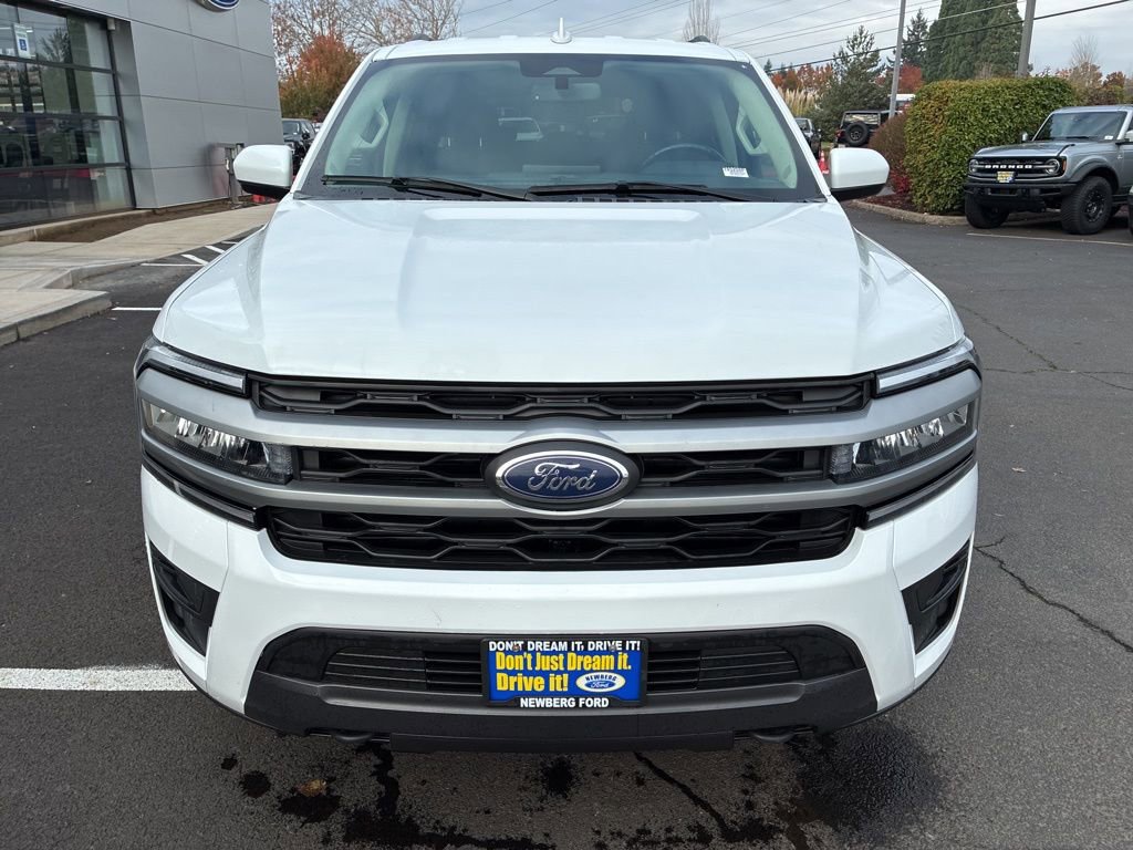 Used 2023 Ford Expedition XLT image 2