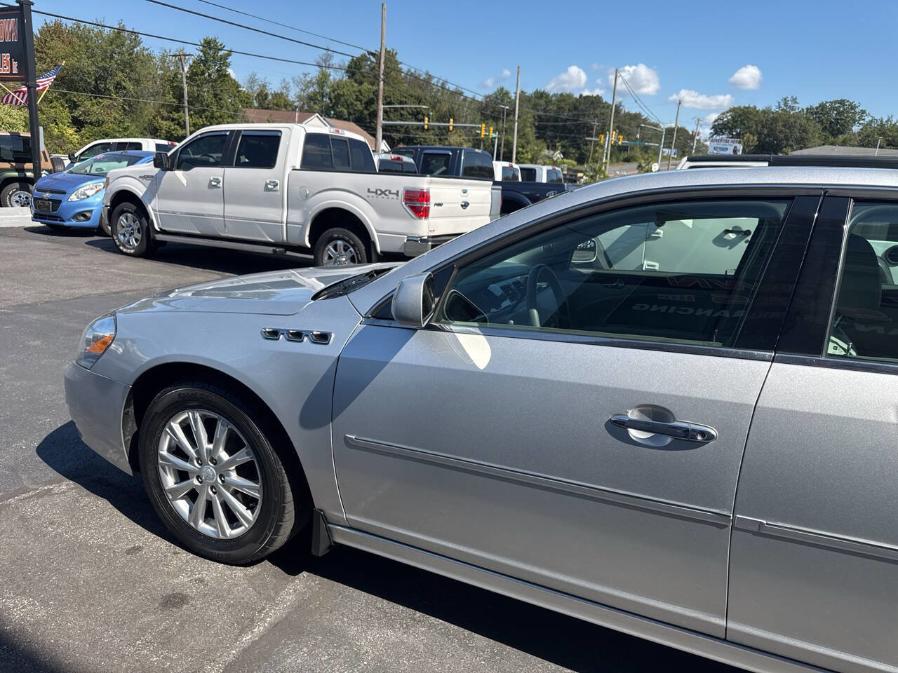 Used 2011 Buick Lucerne CXL FWD image 4