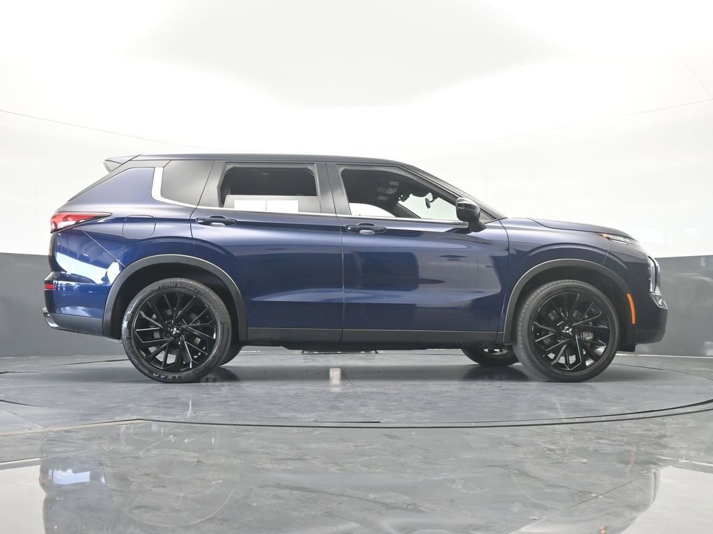 Used 2023 Mitsubishi Outlander SE image 69