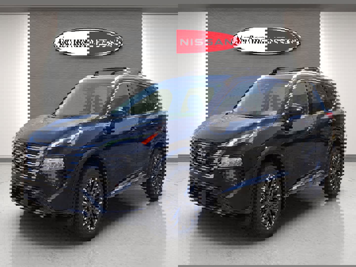 Used 2025 Nissan Rogue Platinum image 2