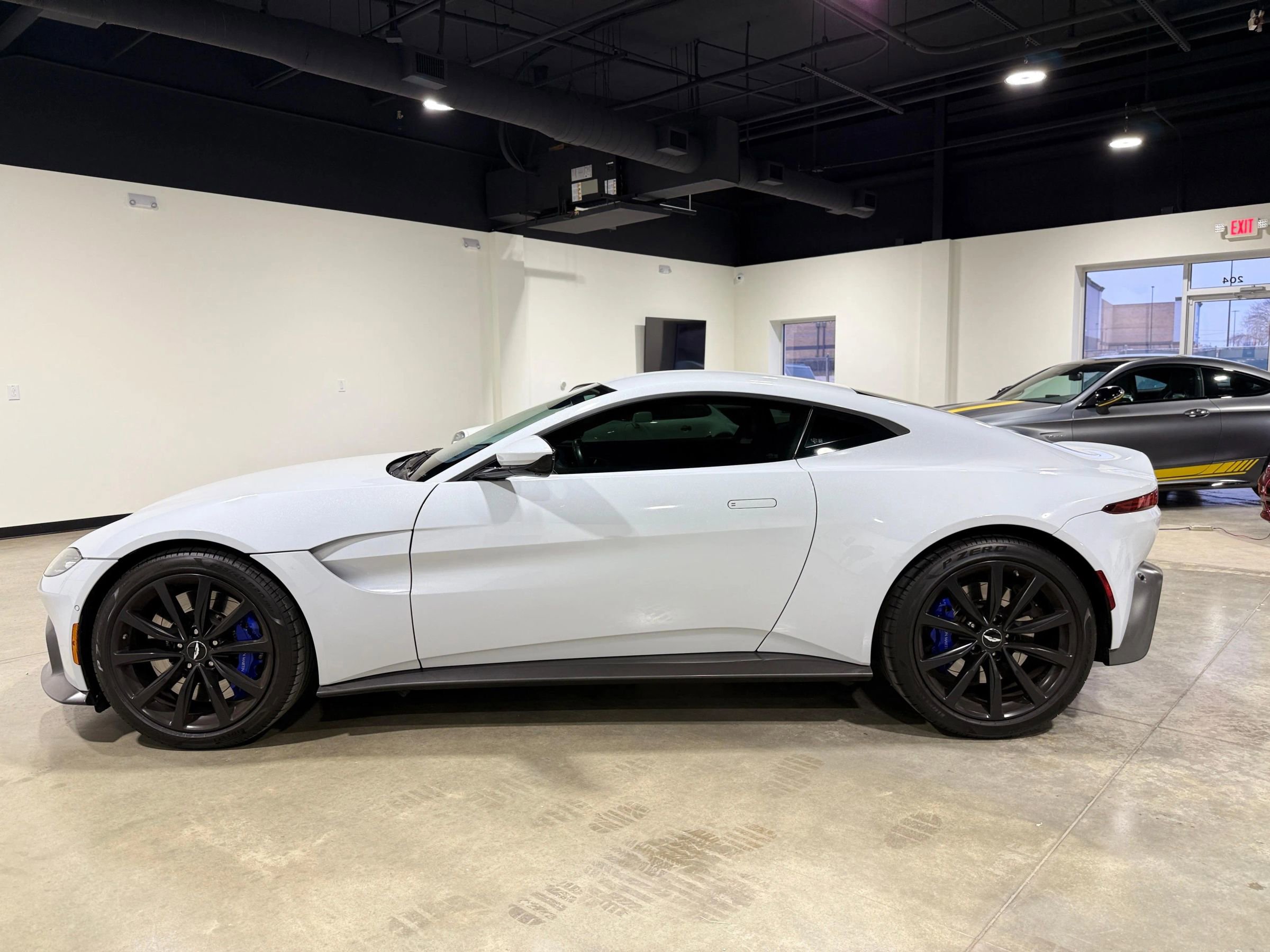 Used 2020 Aston Martin V8 Vantage Coupe image 6