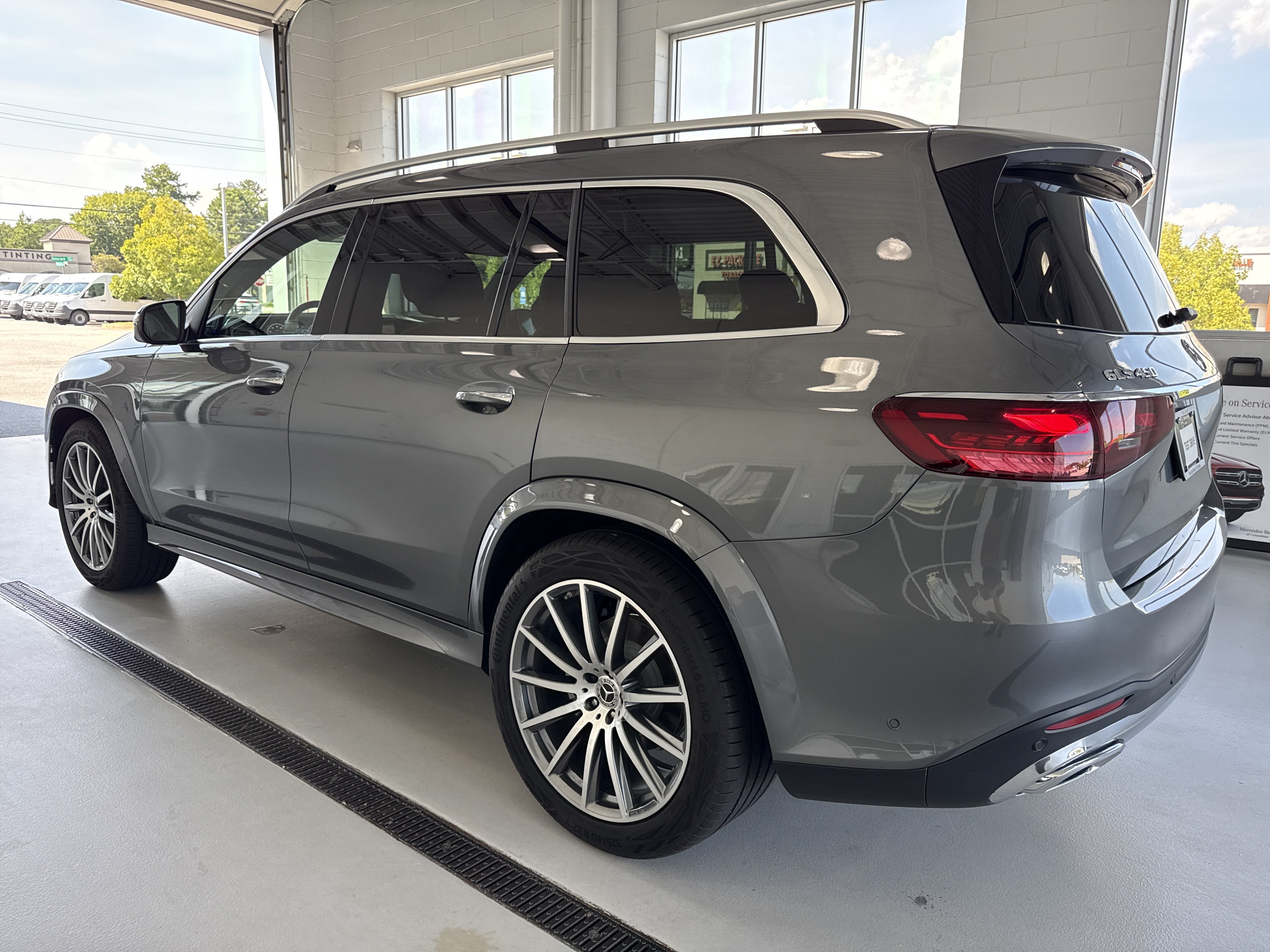 Certified 2025 Mercedes-Benz GLS 450 4MATIC image 3