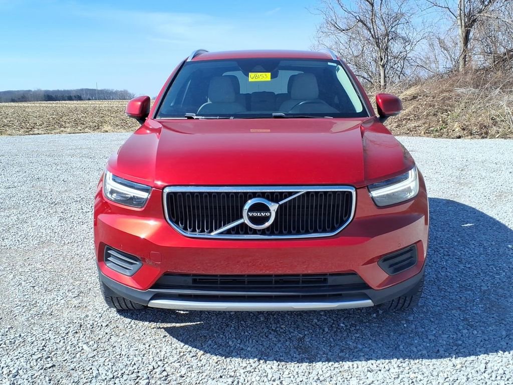 Used 2019 Volvo XC40 T4 Momentum image 2