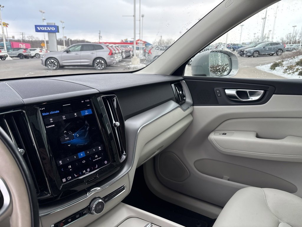 Certified 2023 Volvo XC60 B5 Core image 27