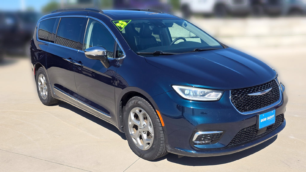 Used 2023 Chrysler Pacifica Limited FWD image 7