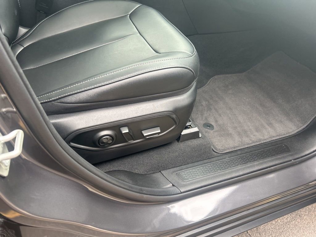 Used 2024 Jeep Grand Cherokee Limited image 41