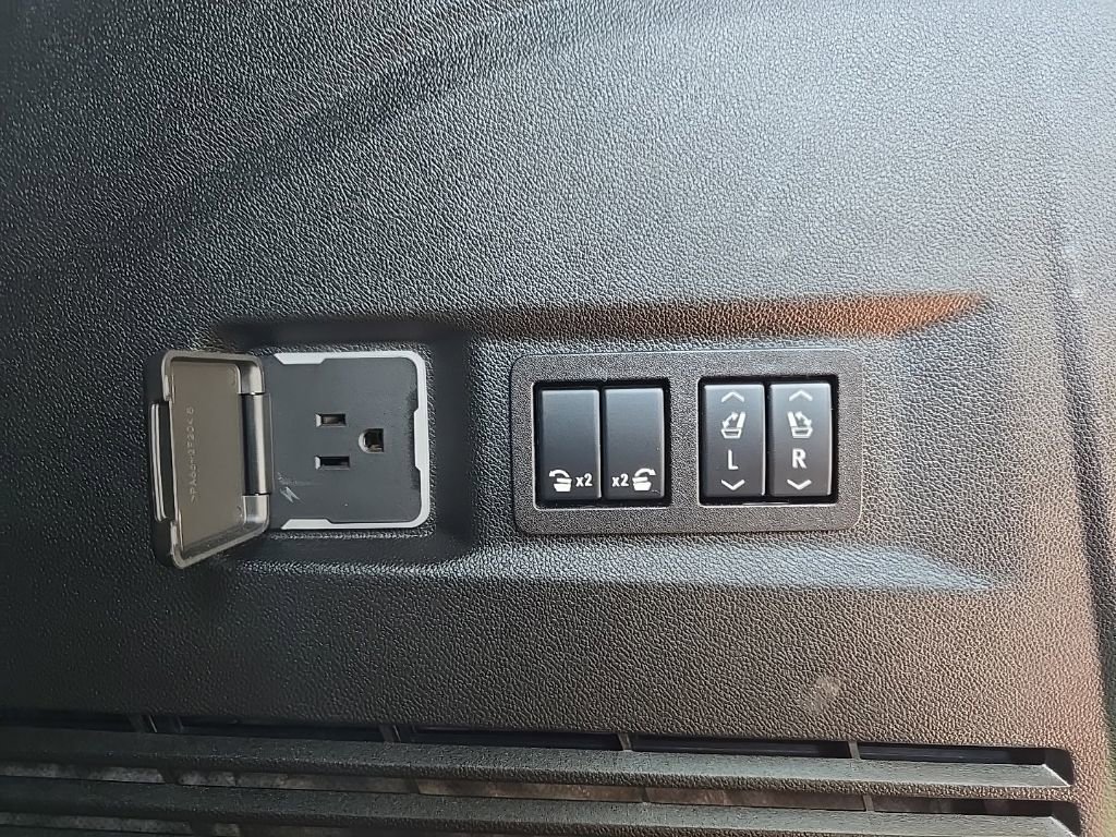 Used 2024 GMC Yukon Denali AWD/4WD image 58