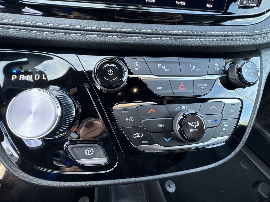New 2027 Chrysler Pacifica Select AWD/4WD image 25
