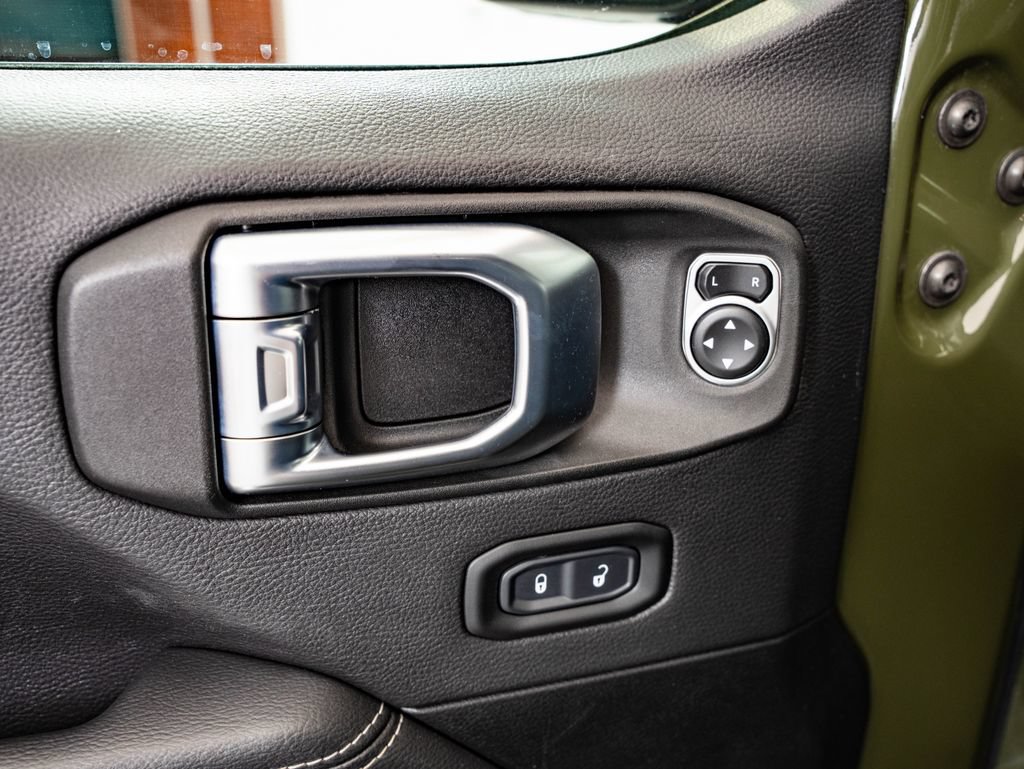 Used 2021 Jeep Wrangler Unlimited Sahara AWD/4WD image 22