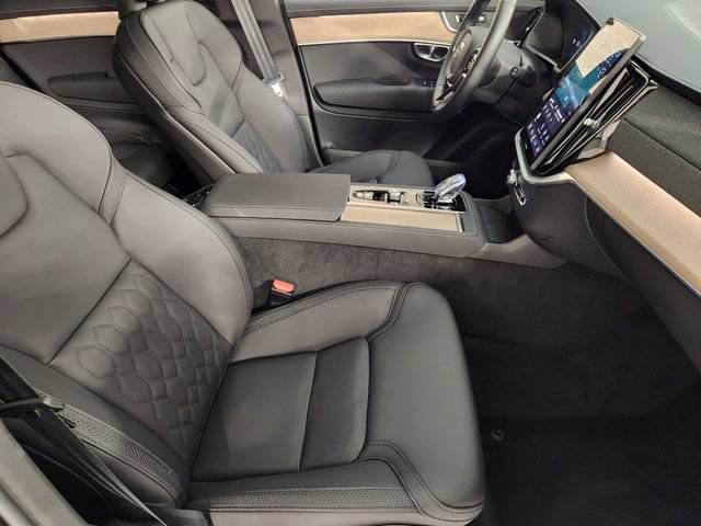 Used 2026 Volvo XC90 B5 Plus w/ Protection Package Premier AWD/4WD image 3