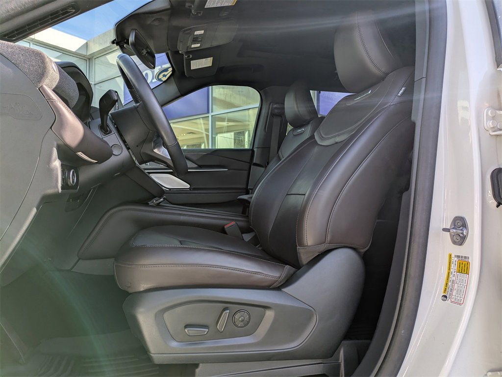 Used 2025 Ford Explorer Platinum image 2