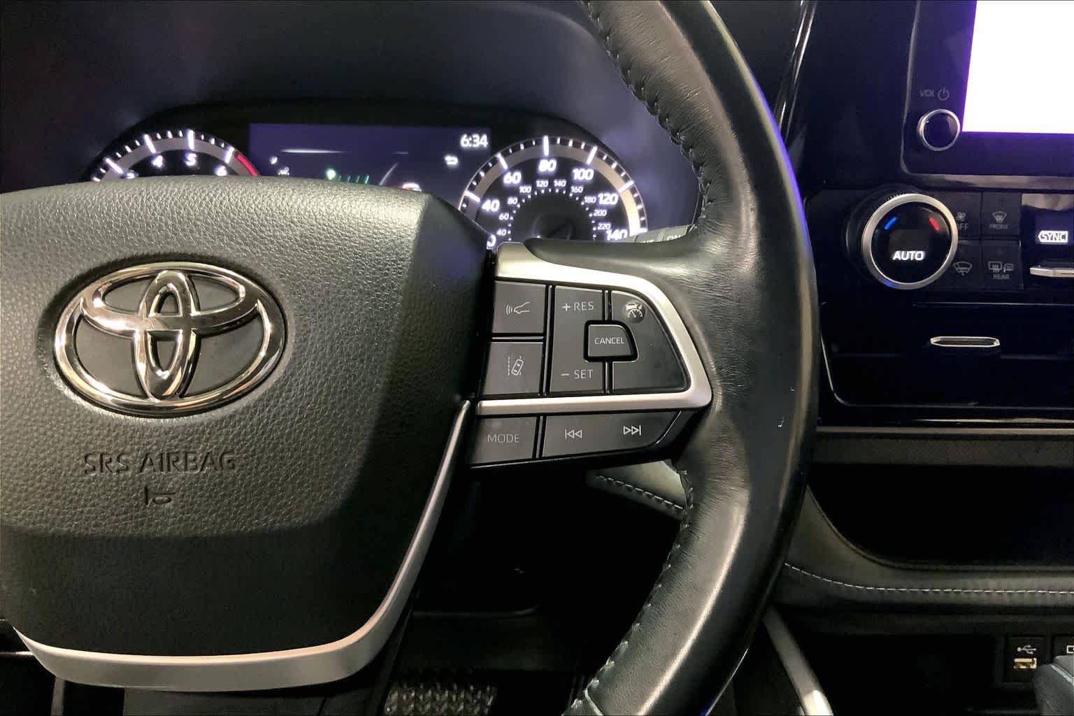 Used 2023 Toyota Highlander LE FWD image 25