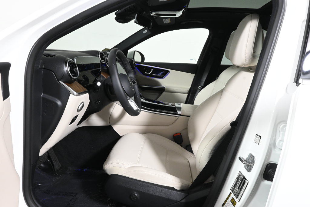 Used 2026 Mercedes-Benz GLC 300 4MATIC image 3