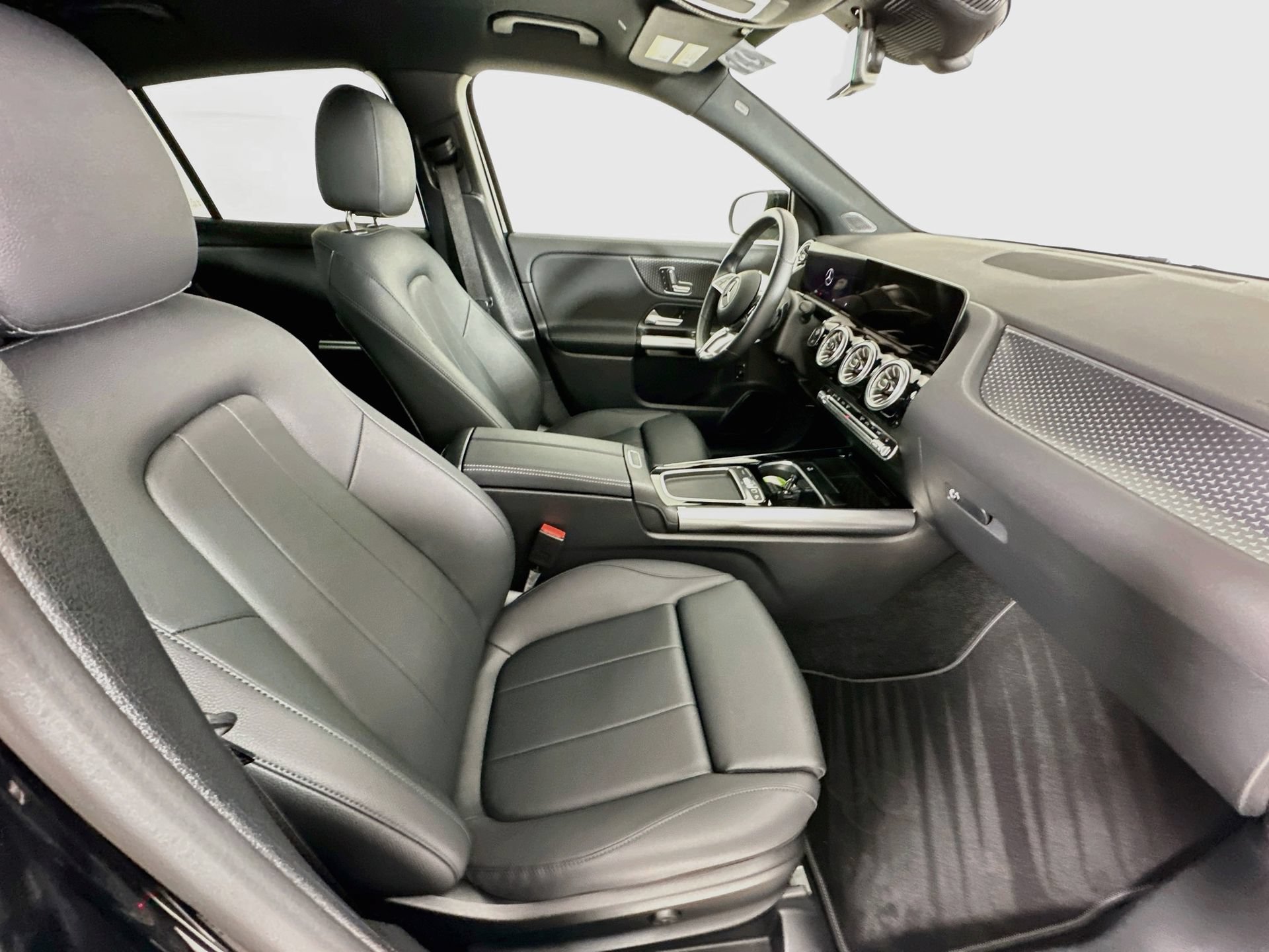 Used 2025 Mercedes-Benz GLA 250 image 28