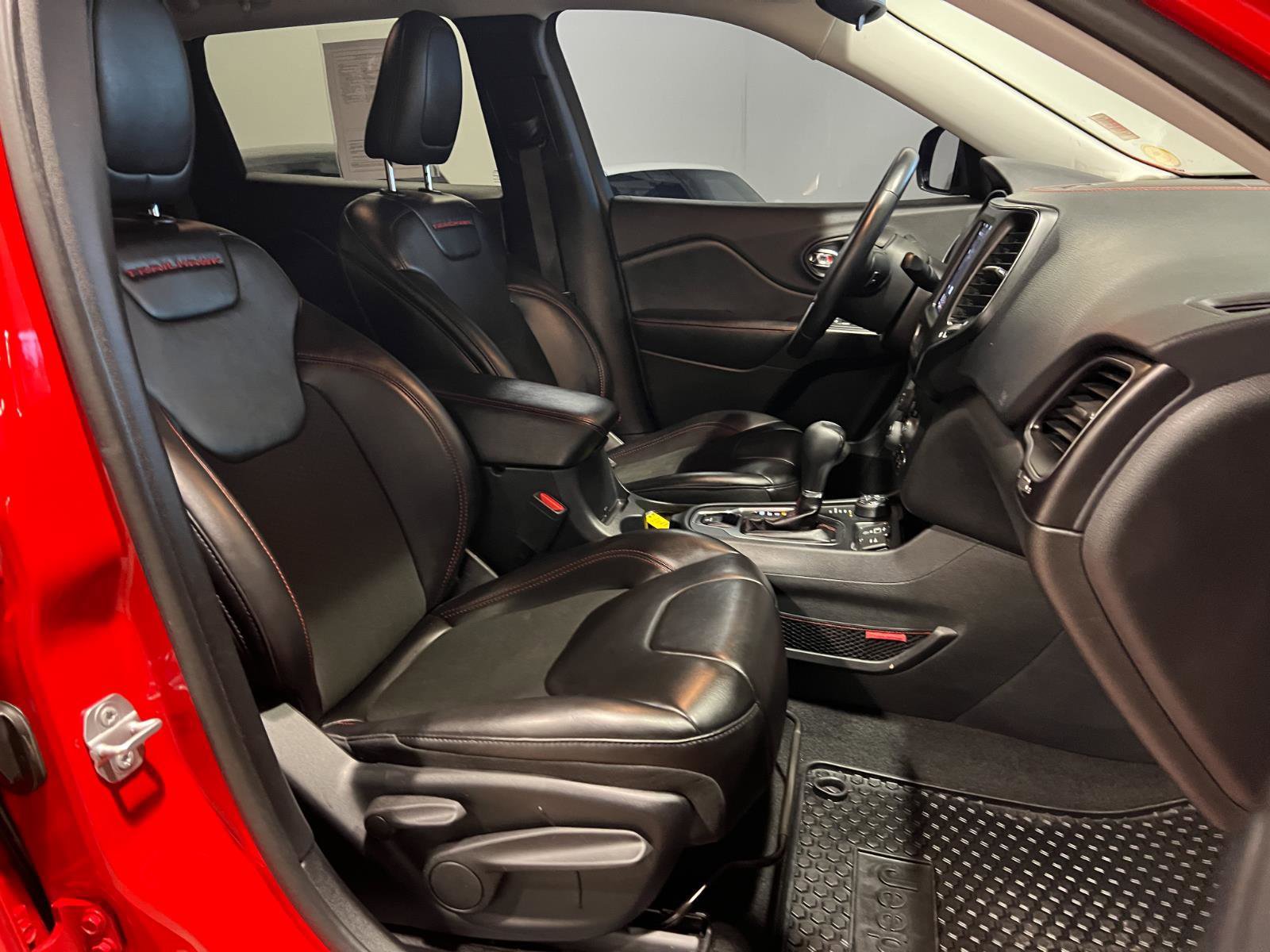 Used 2019 Jeep Cherokee Trailhawk w/ Cold Weather Group image 35