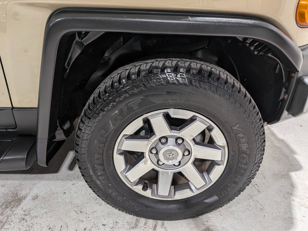 Used 2014 Toyota FJ Cruiser 4WD w/ Upgrade Package image 33