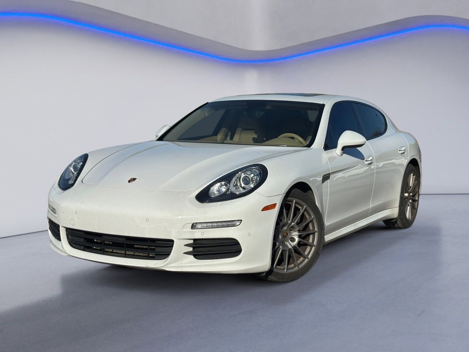 Used 2015 Porsche Panamera 4 image 2