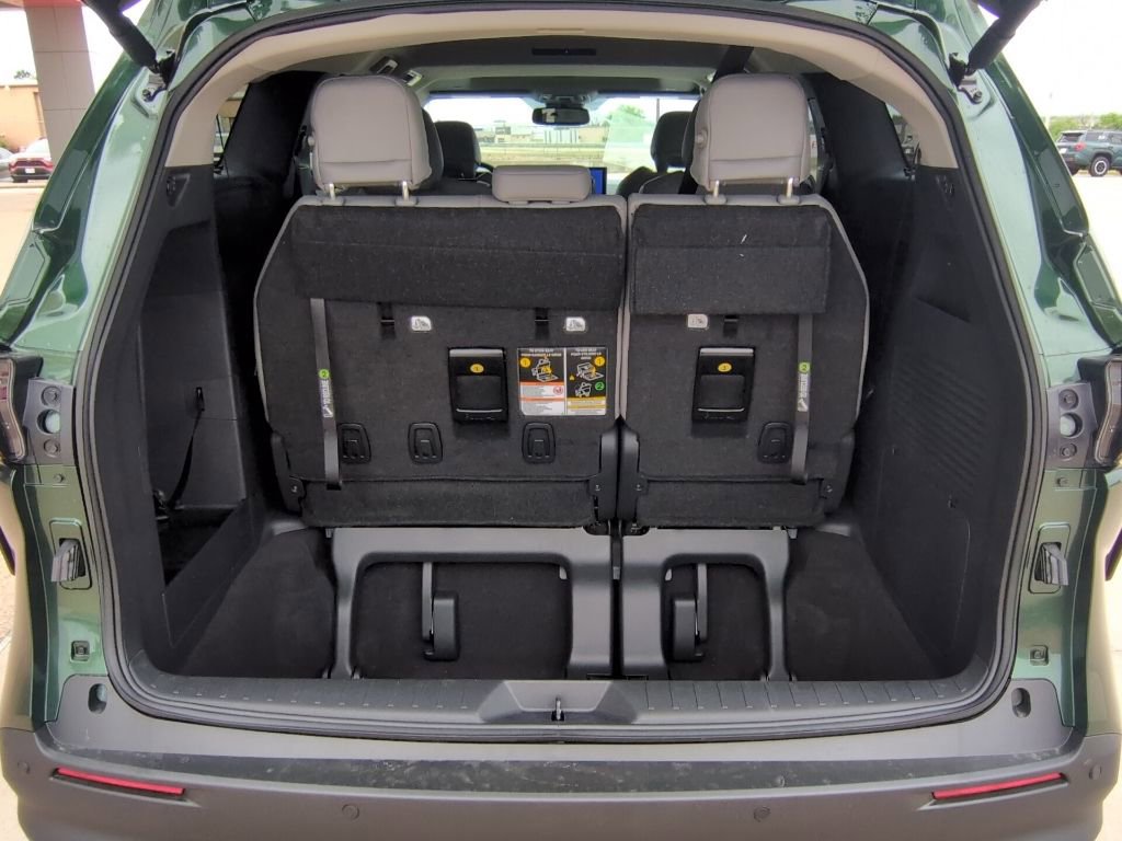 Used 2026 Toyota Sienna XLE image 12