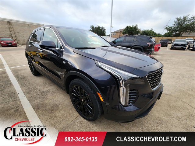 Used 2023 Cadillac XT4 Luxury w/ LPO, Onyx Lite Package FWD image 1