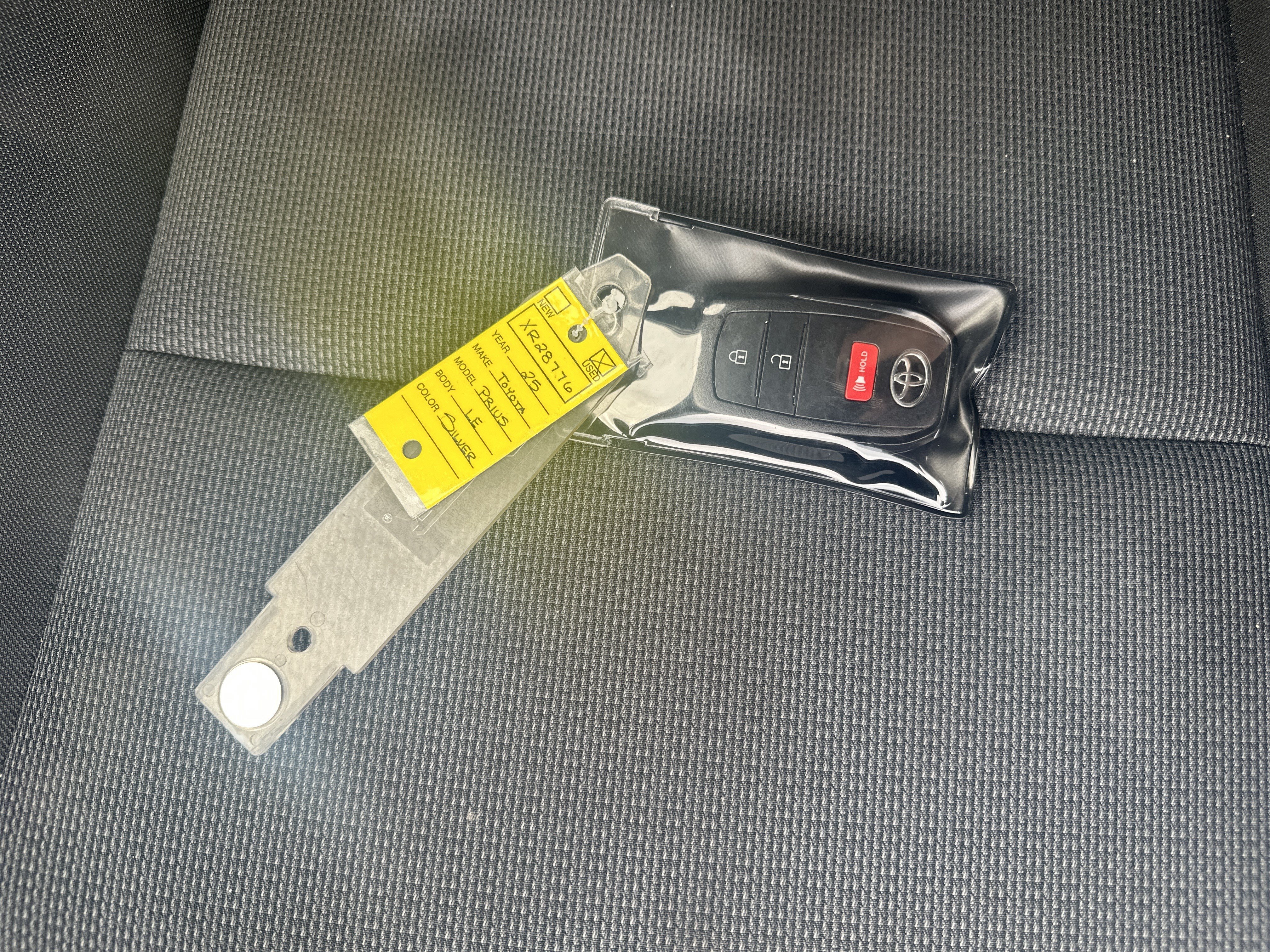 Used 2025 Toyota Prius LE FWD image 34