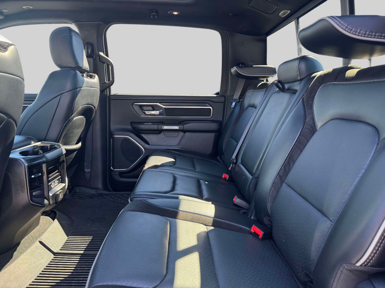 Used 2024 RAM 1500 Laramie AWD/4WD image 14