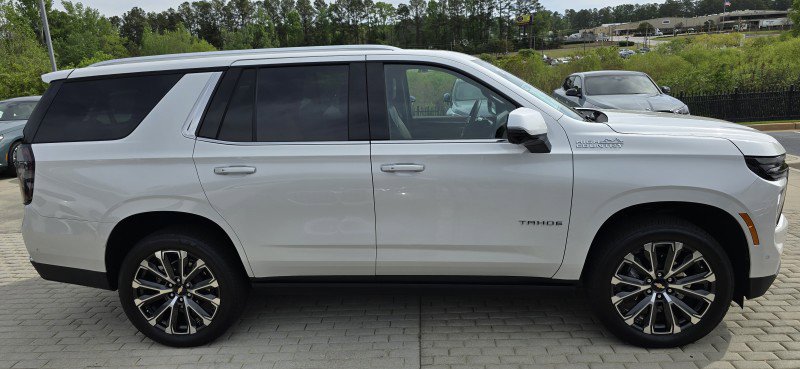 Used 2025 Chevrolet Tahoe High Country RWD image 4