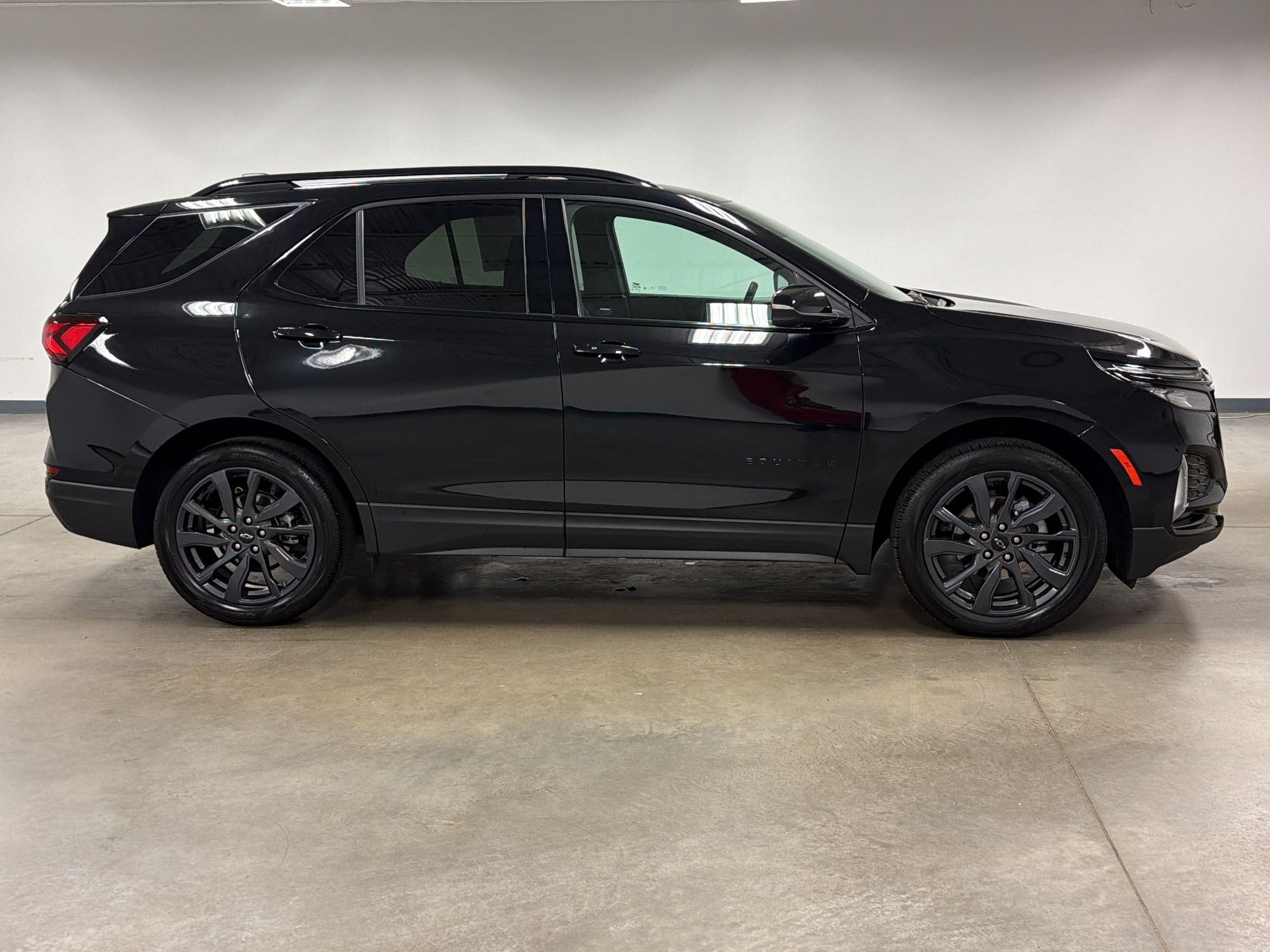Used 2024 Chevrolet Equinox RS FWD image 8