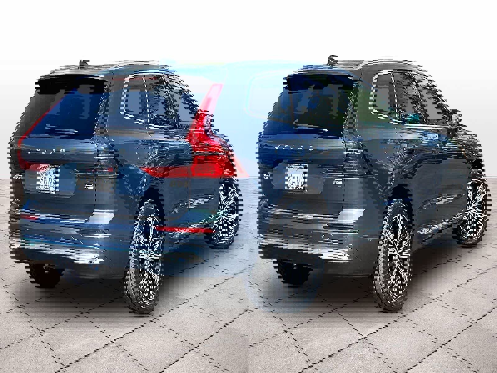 Used 2023 Volvo XC60 B5 Ultimate w/ Protection Package Premier image 16