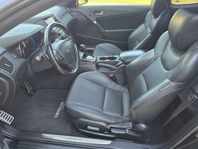 Used 2014 Hyundai Genesis 3.8 RWD image 6