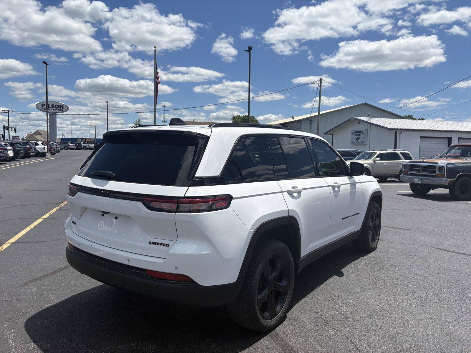 Used 2023 Jeep Grand Cherokee Limited w/ Luxury Tech Group II AWD/4WD image 10