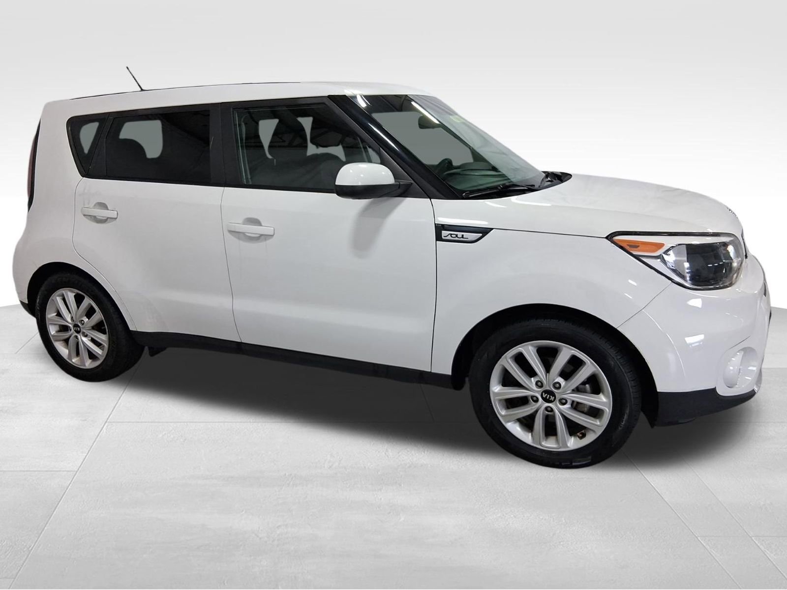 Used 2018 Kia Soul + FWD image 3