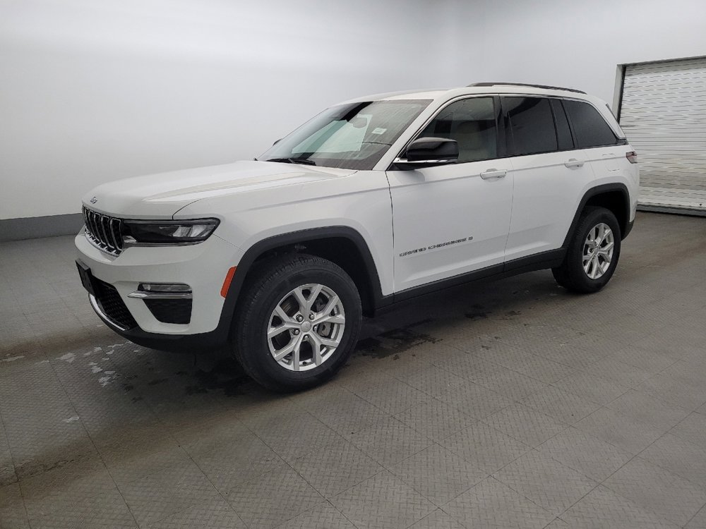 Used 2023 Jeep Grand Cherokee Limited image 2