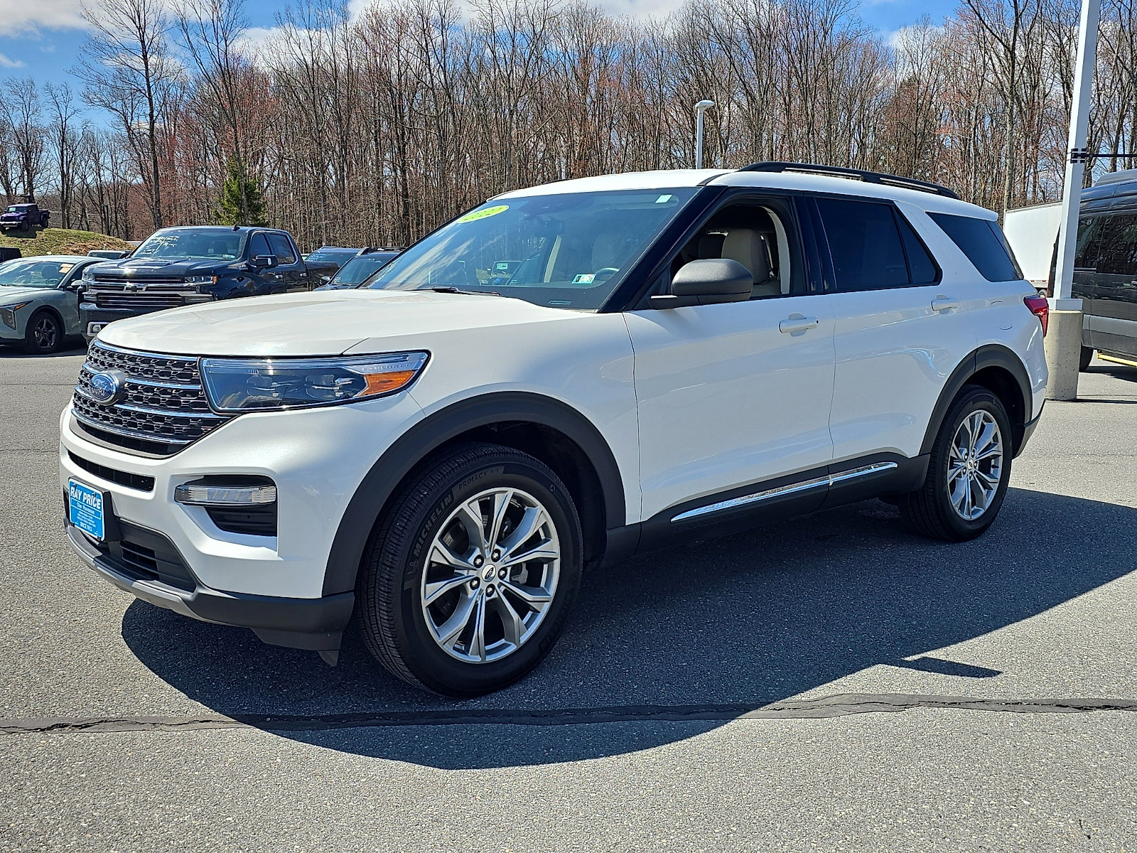 Certified 2022 Ford Explorer XLT w/ Equipment Group 202A AWD/4WD image 3