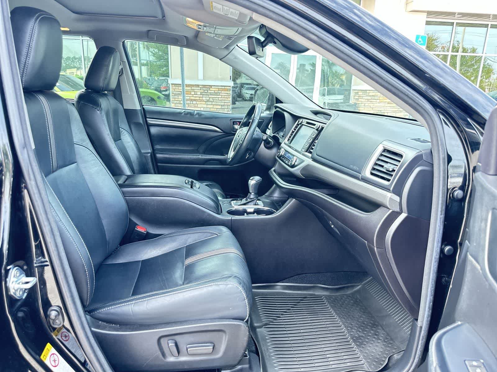 Used 2018 Toyota Highlander SE AWD/4WD image 17