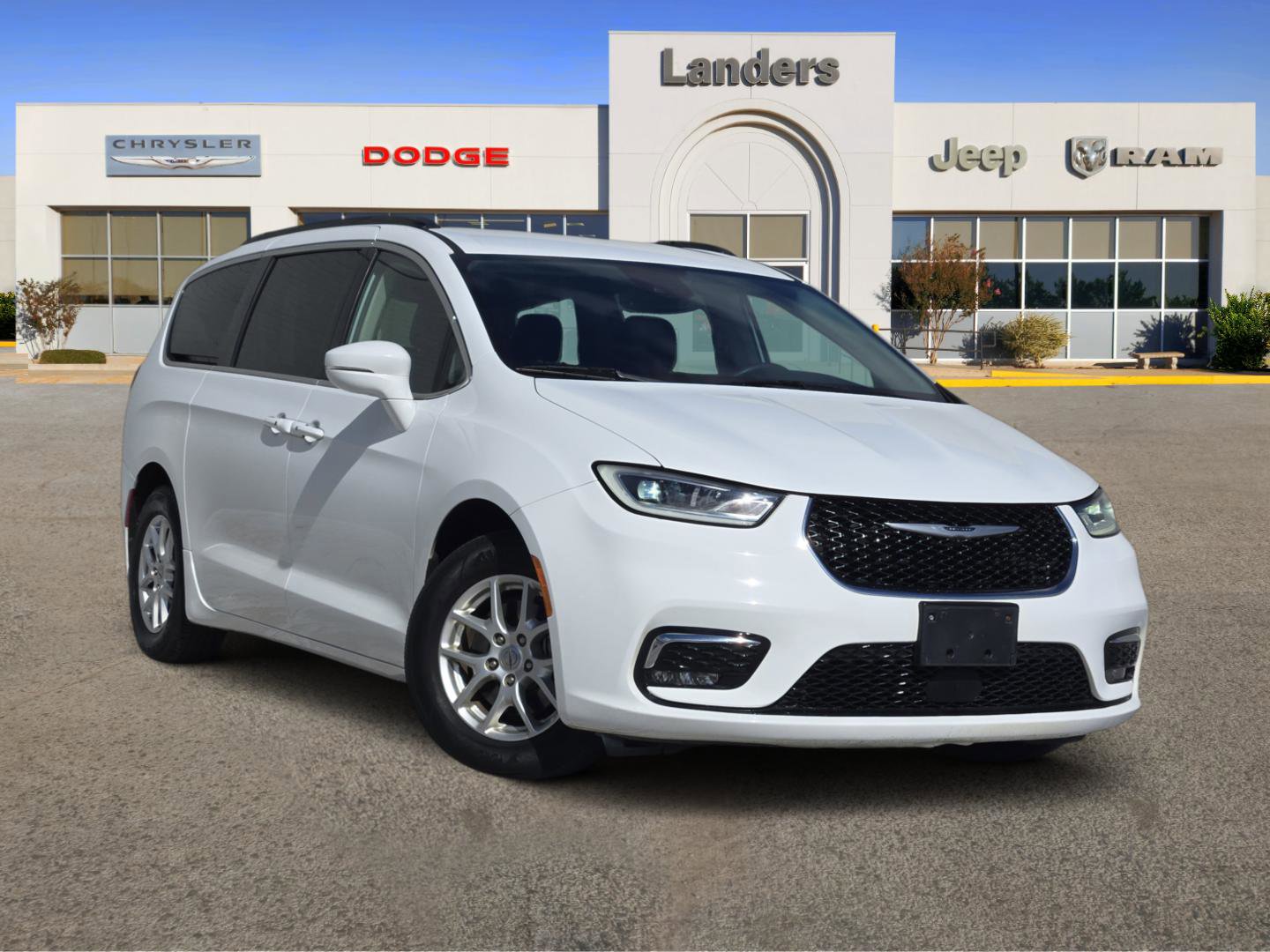 Used 2022 Chrysler Pacifica Touring-L FWD image 1