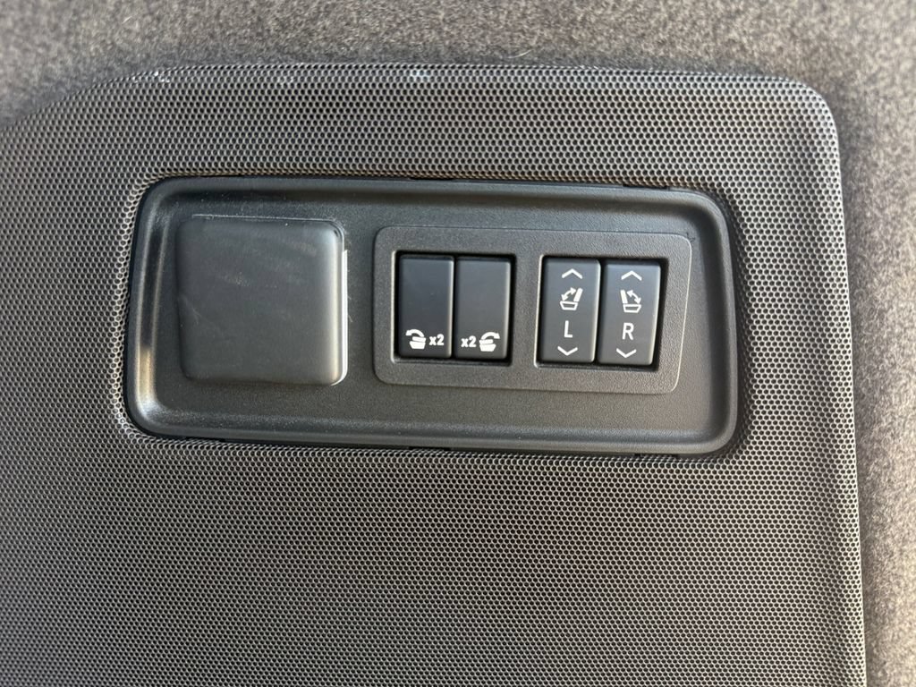 Used 2025 Cadillac Escalade Premium Luxury AWD/4WD image 48