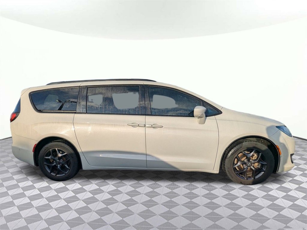 Used 2020 Chrysler Pacifica Touring-L Plus image 2