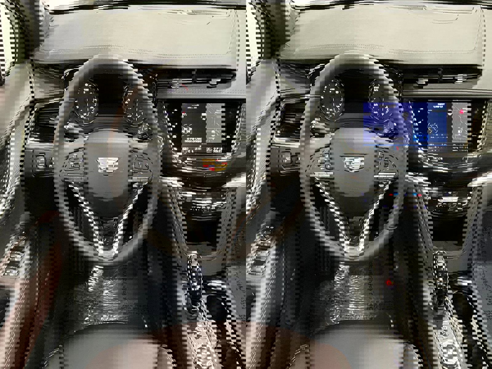 Used 2024 Cadillac XT6 Premium Luxury w/ Technology Package image 6