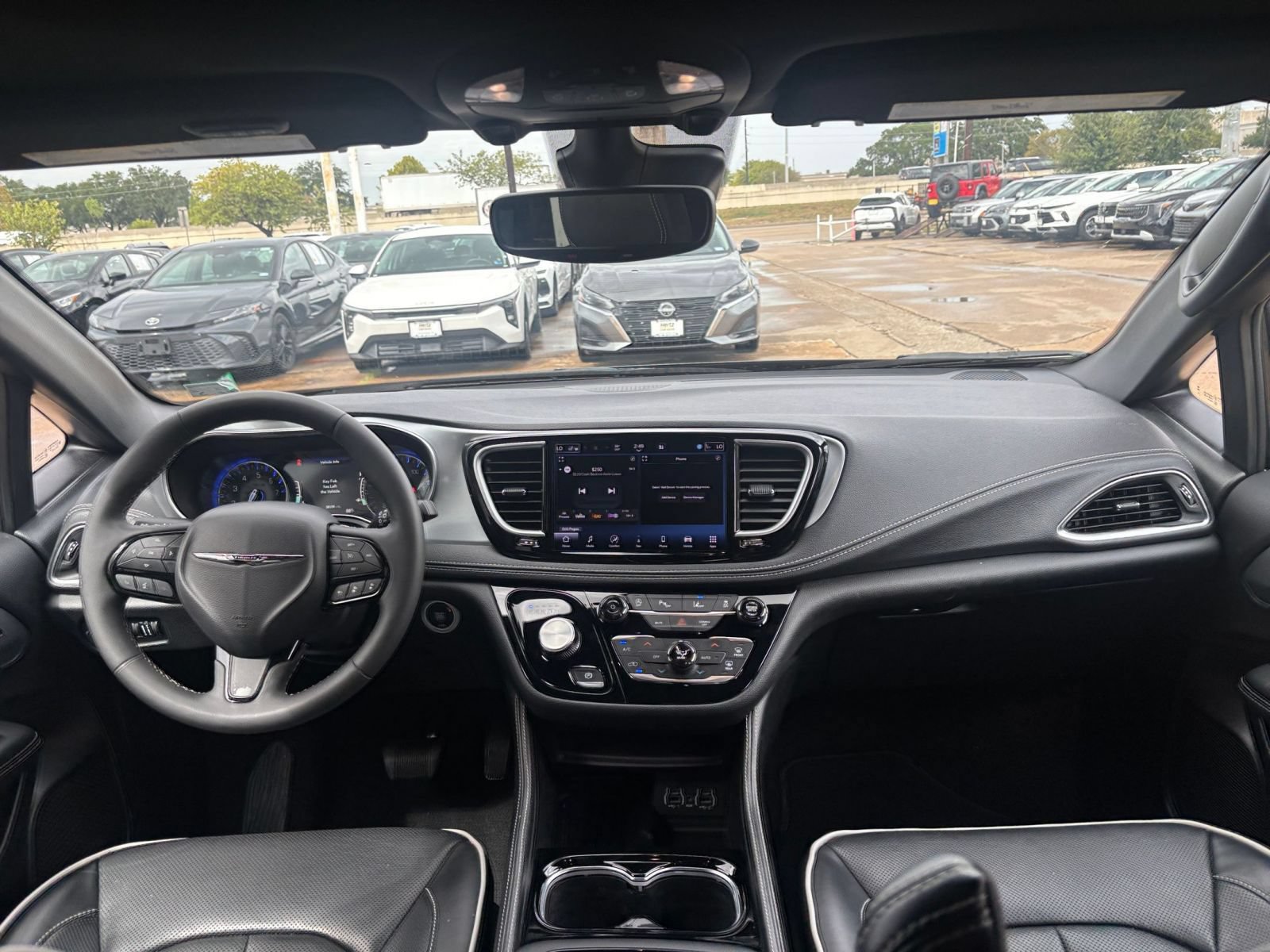 Used 2025 Chrysler Pacifica Limited FWD image 37