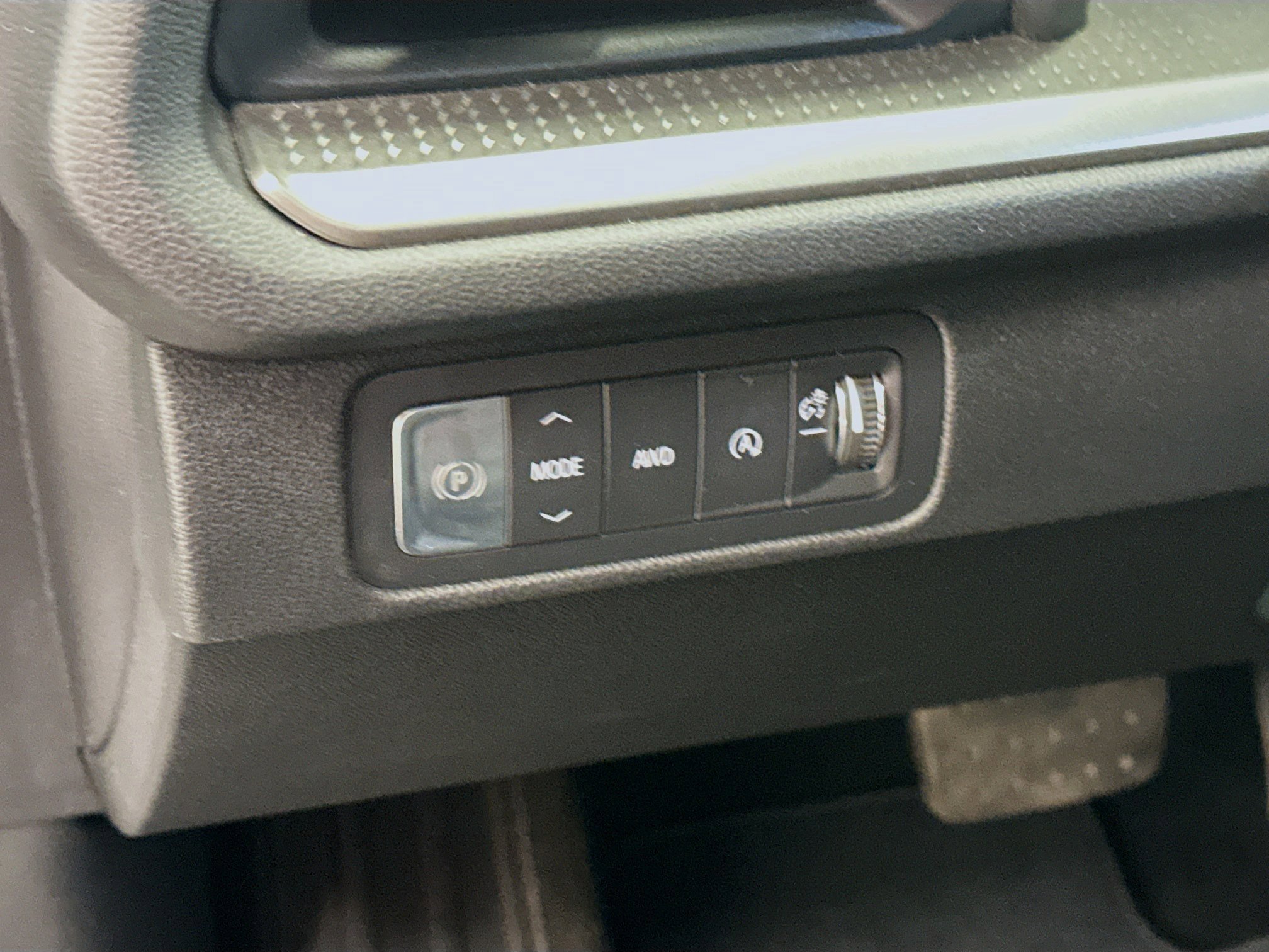 Used 2025 Chevrolet Traverse LT image 17