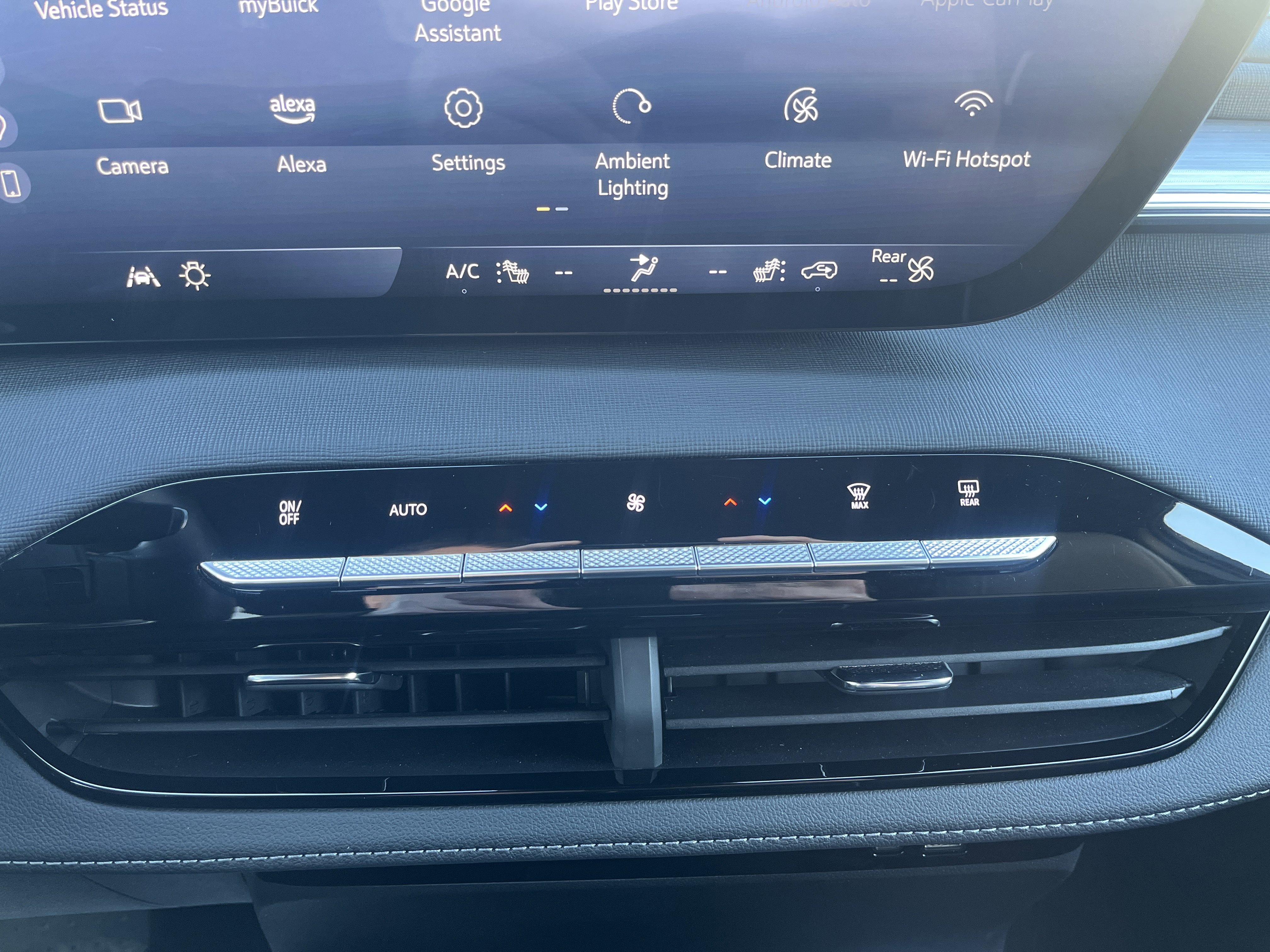 Used 2025 Buick Enclave Preferred image 32