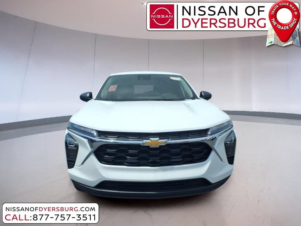 Used 2026 Chevrolet Trax LS FWD image 8