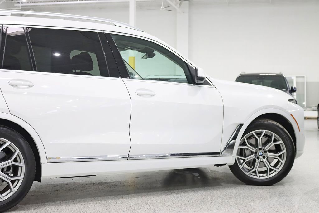 Used 2024 BMW X7 xDrive40i image 11