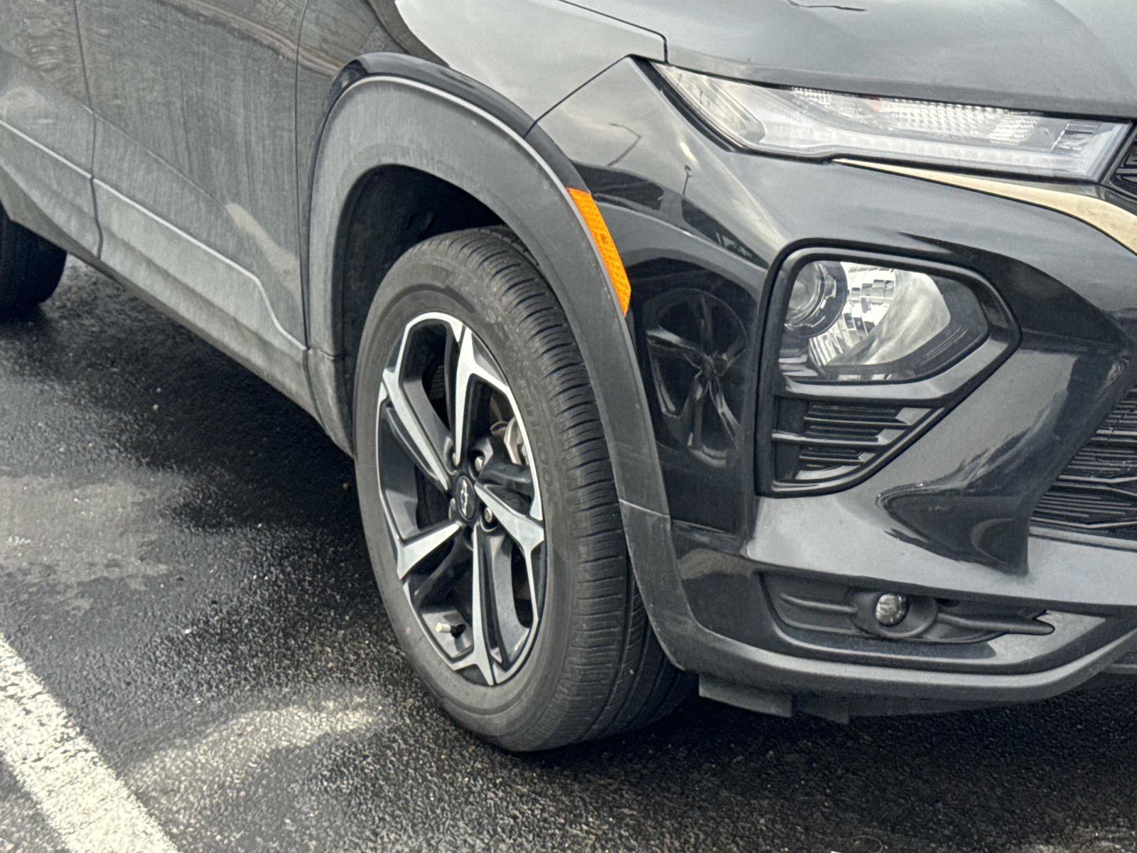 Used 2023 Chevrolet TrailBlazer RS w/ Sun and Liftgate Package image 5