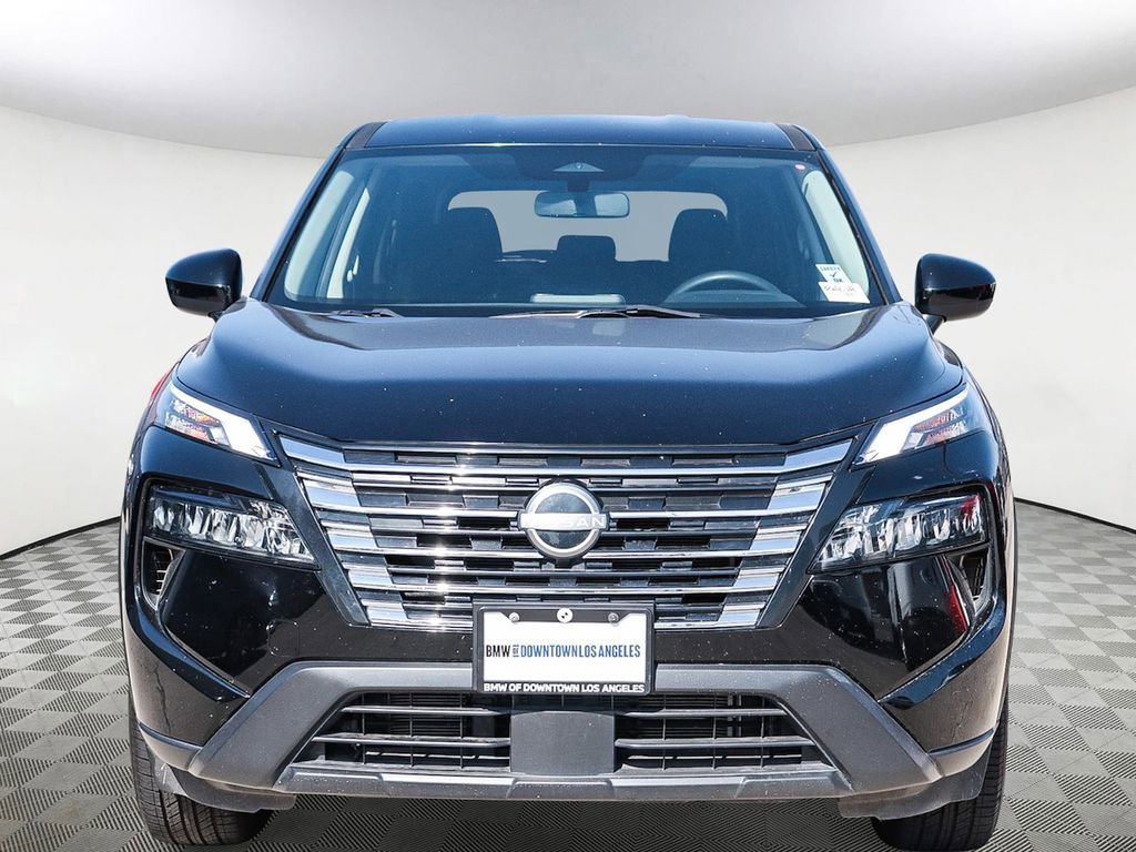 Used 2024 Nissan Rogue SV image 2