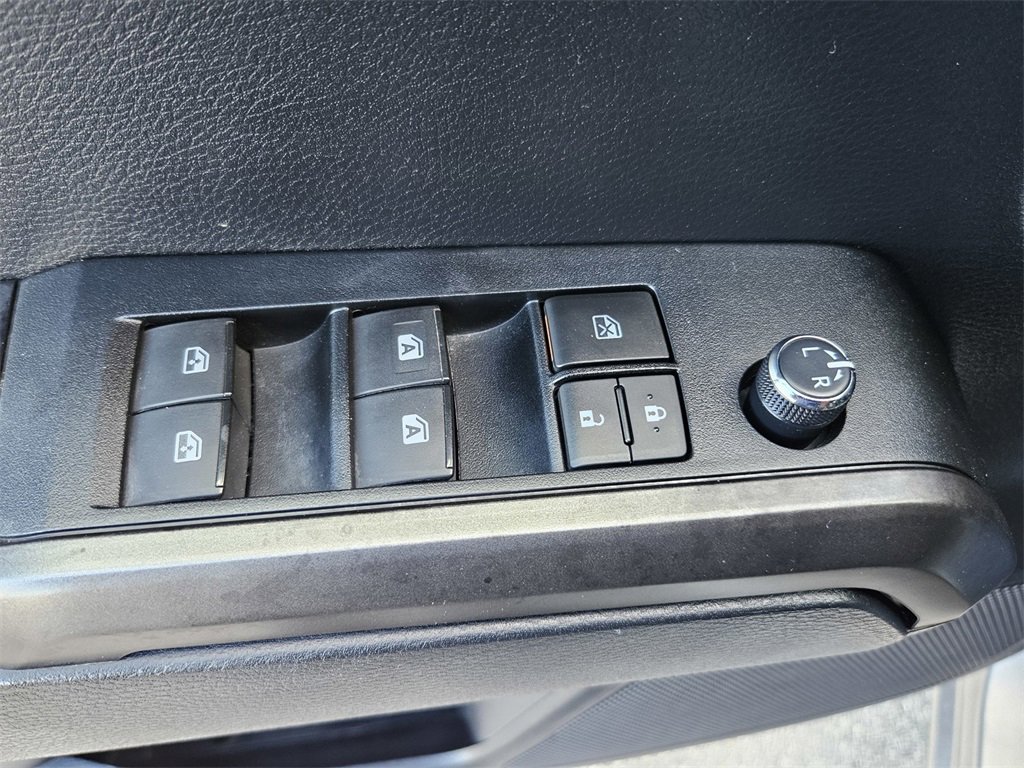 Used 2018 Toyota Tacoma TRD Sport image 11