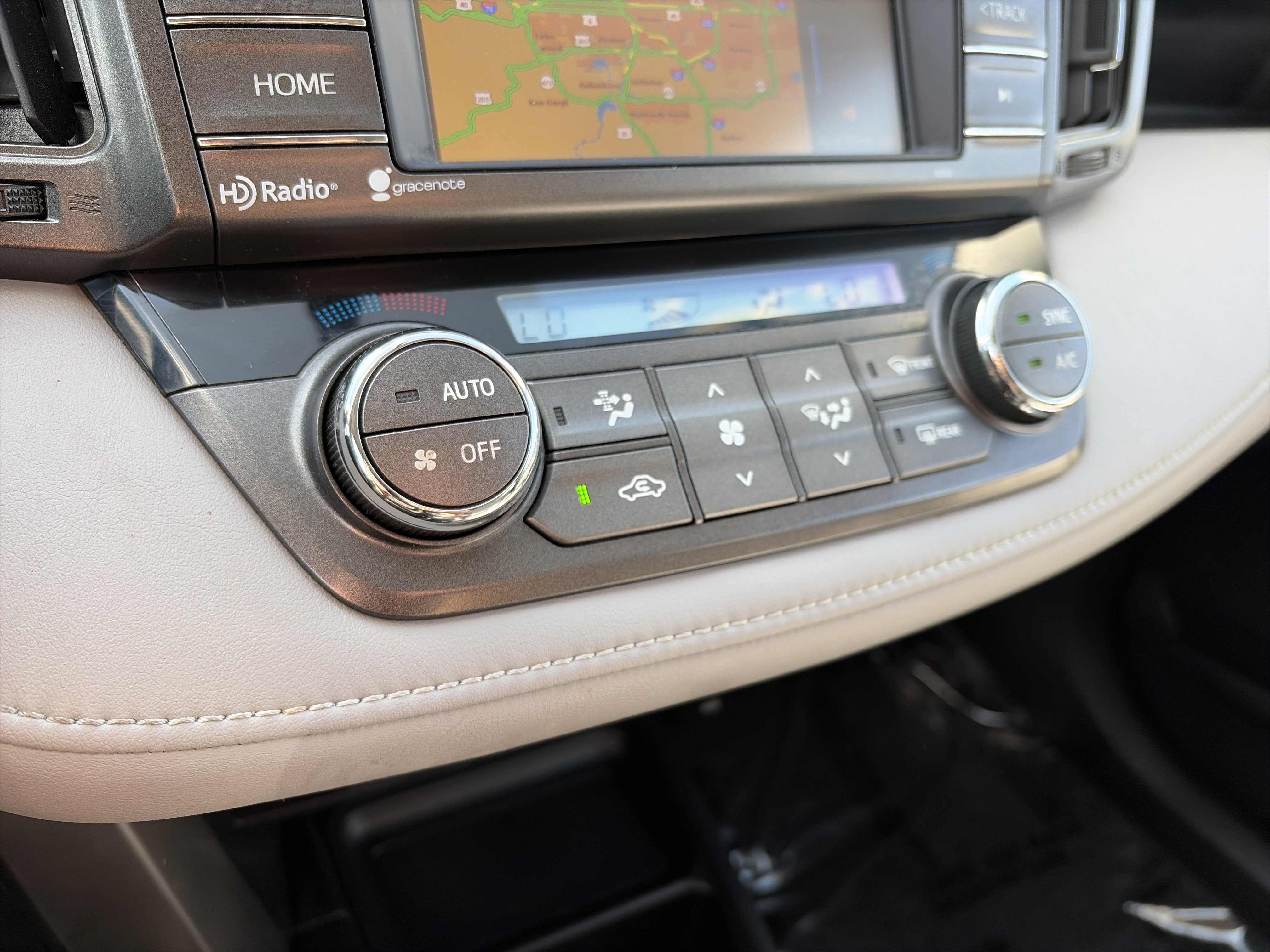 Used 2015 Toyota RAV4 XLE AWD/4WD image 22