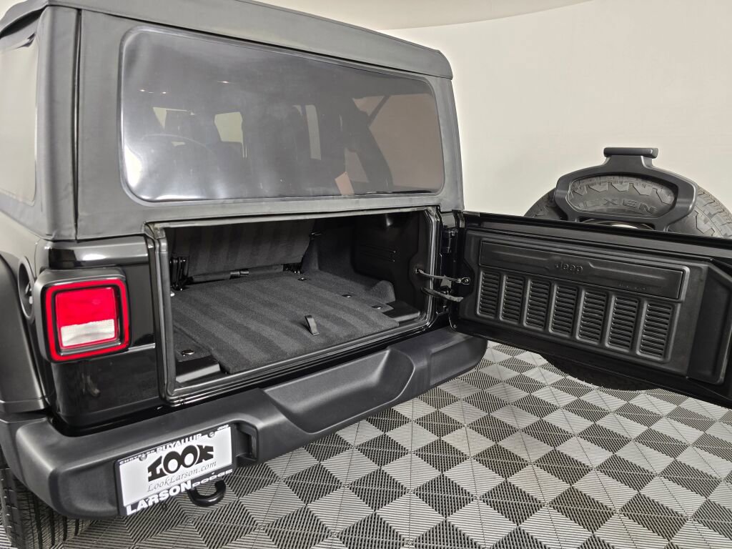 Used 2022 Jeep Wrangler Unlimited Sport image 14