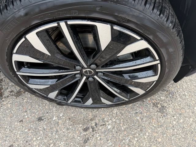 Used 2026 Volvo XC60 B5 Ultra w/ Protection Package Premier image 4